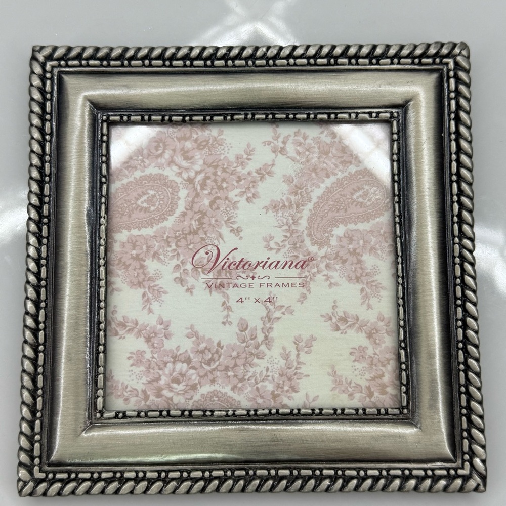 Ornate Silver Picture Frame with Rope Texture - Picture 8 of 10